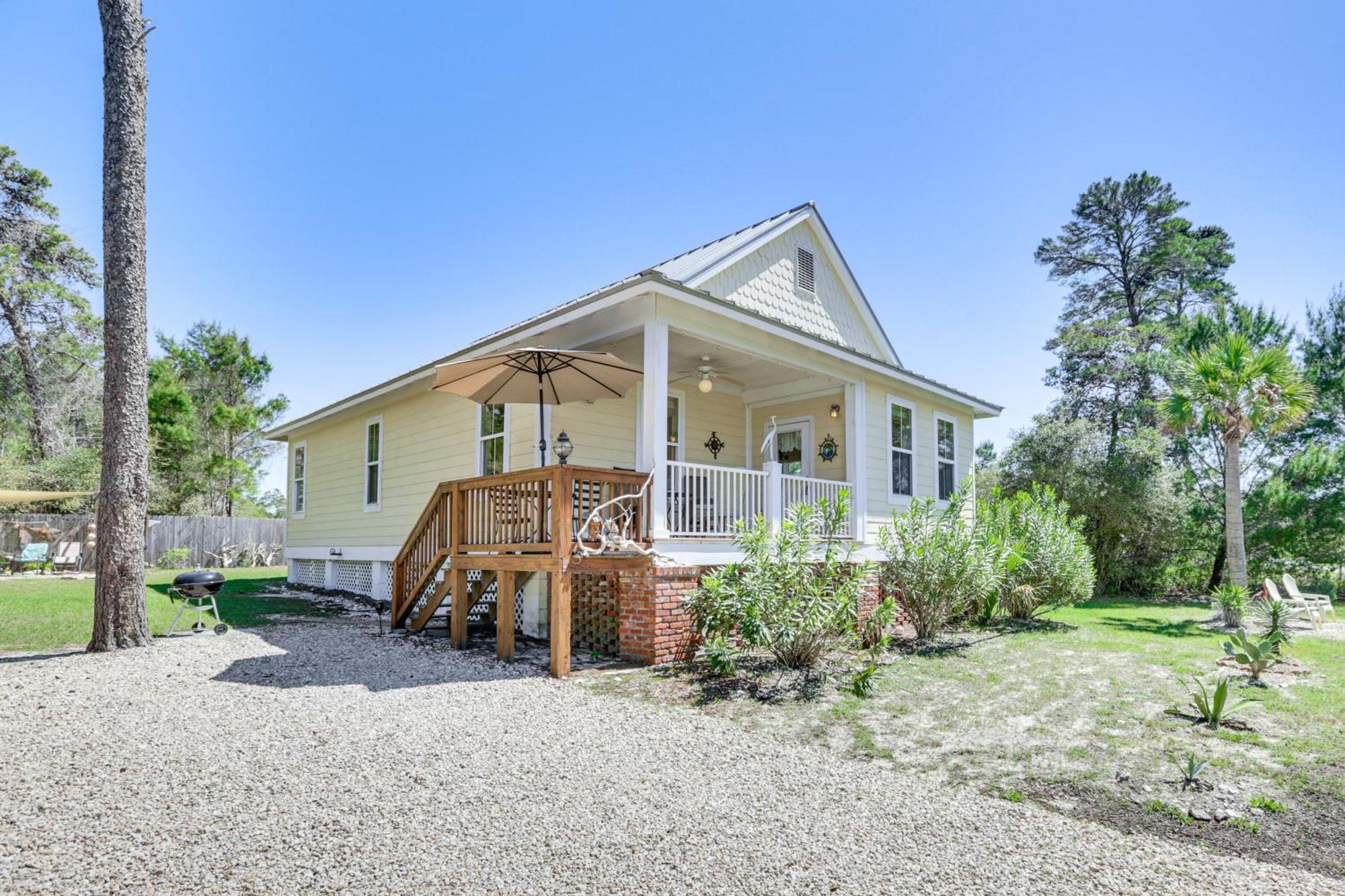 Lovely Carrabelle Home With Lake Views And Pool Access Exterior photo